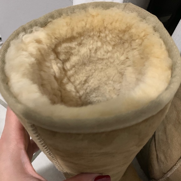 TALL UGG BOOTS - Picture 3 of 3